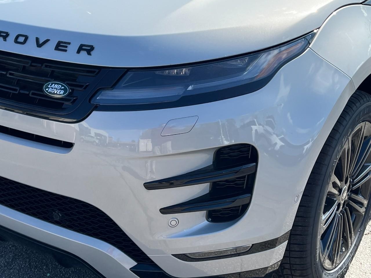 Land Rover Range Rover Evoque Vehicle Full-screen Gallery Image 9