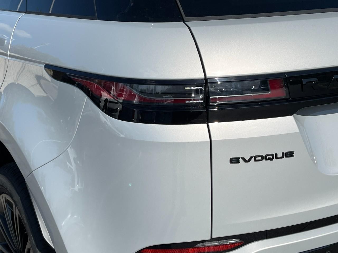 Land Rover Range Rover Evoque Vehicle Full-screen Gallery Image 11