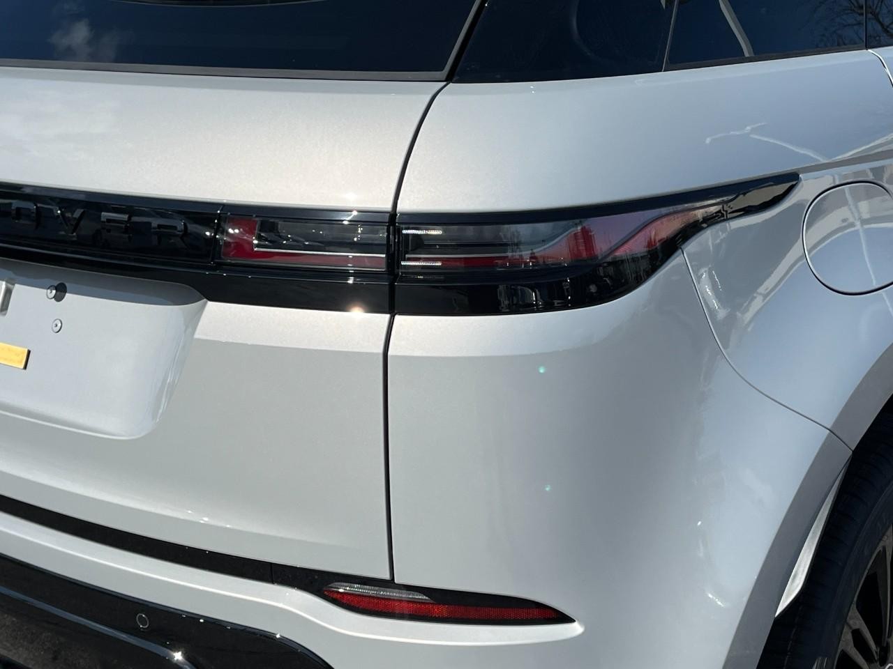 Land Rover Range Rover Evoque Vehicle Full-screen Gallery Image 12