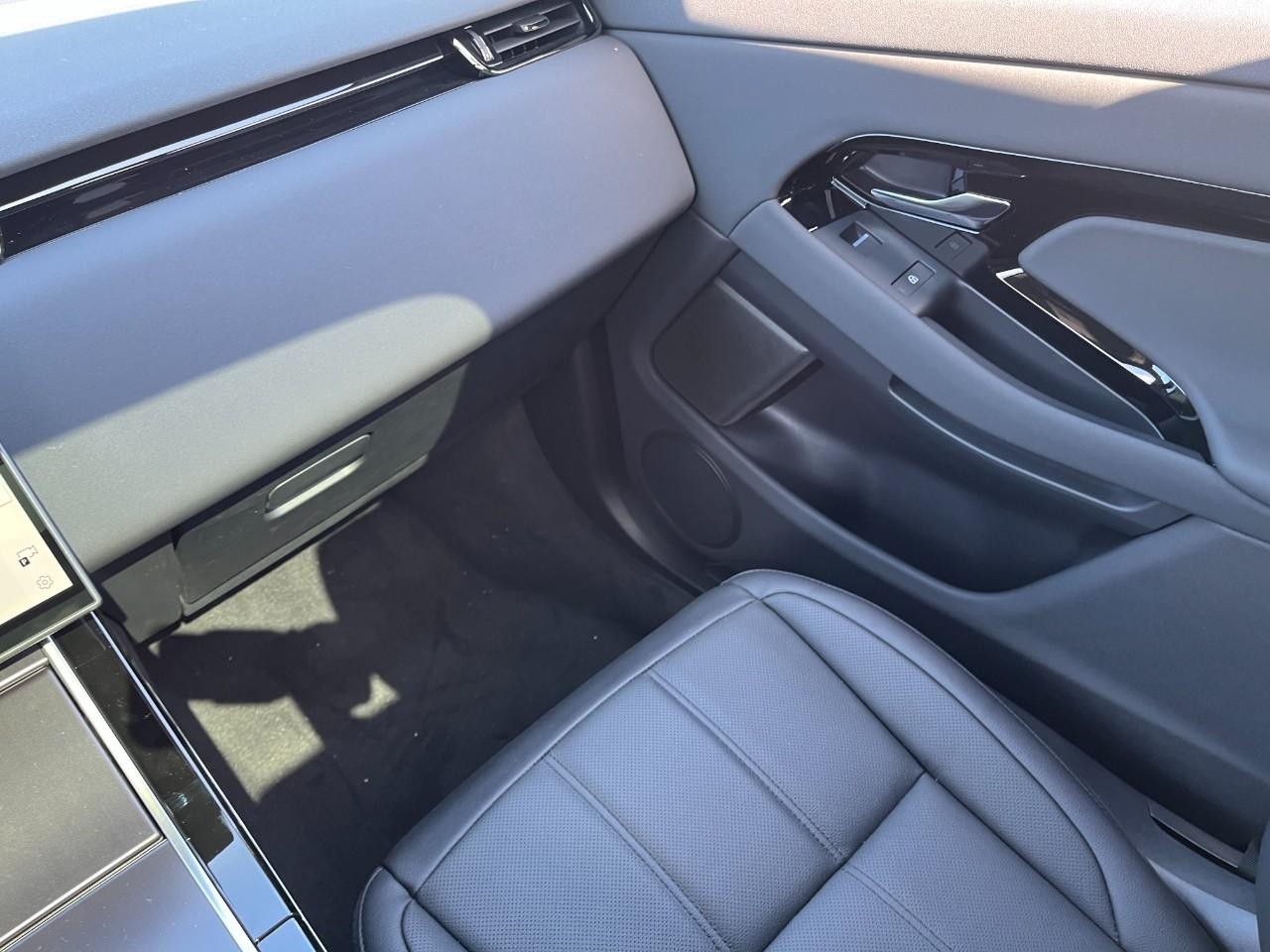 Land Rover Range Rover Evoque Vehicle Full-screen Gallery Image 19