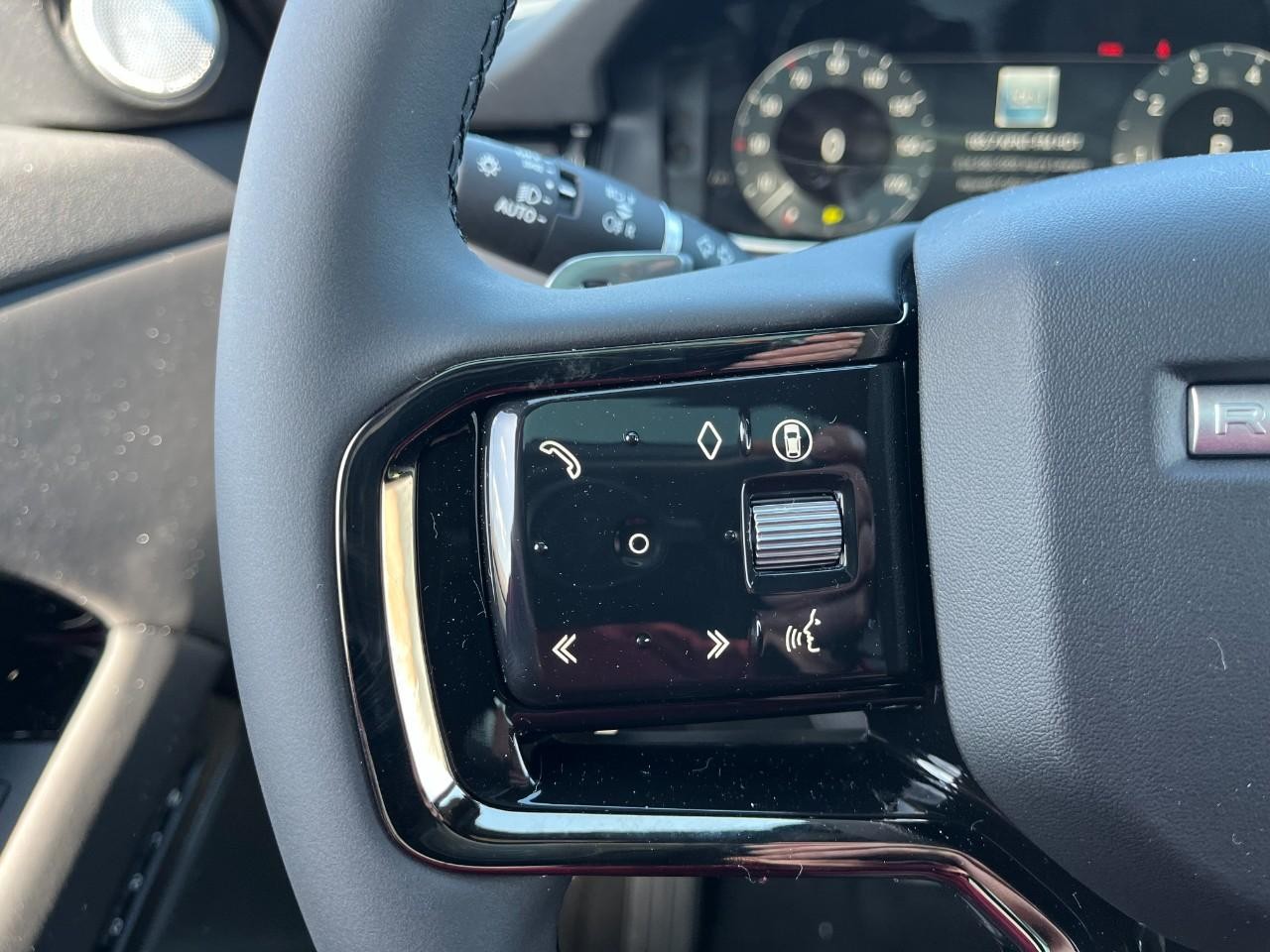 Land Rover Range Rover Evoque Vehicle Full-screen Gallery Image 21