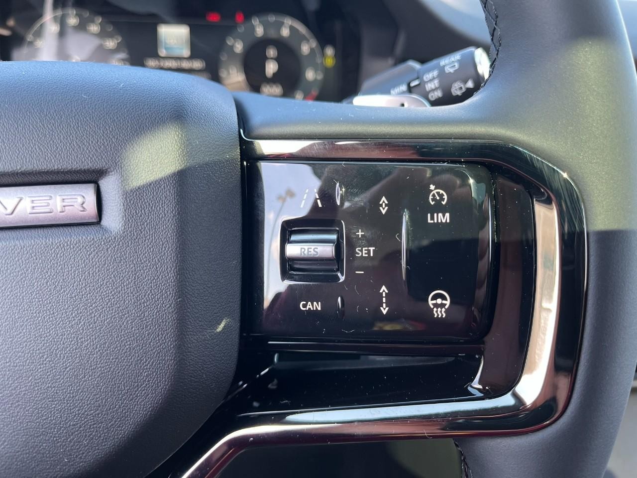 Land Rover Range Rover Evoque Vehicle Full-screen Gallery Image 23