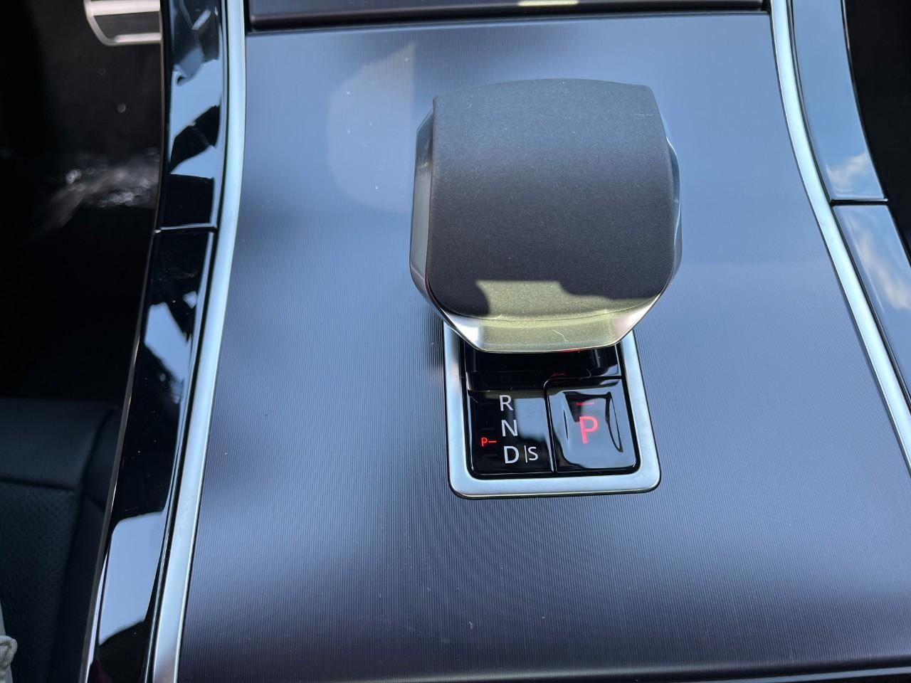 Land Rover Range Rover Evoque Vehicle Full-screen Gallery Image 27