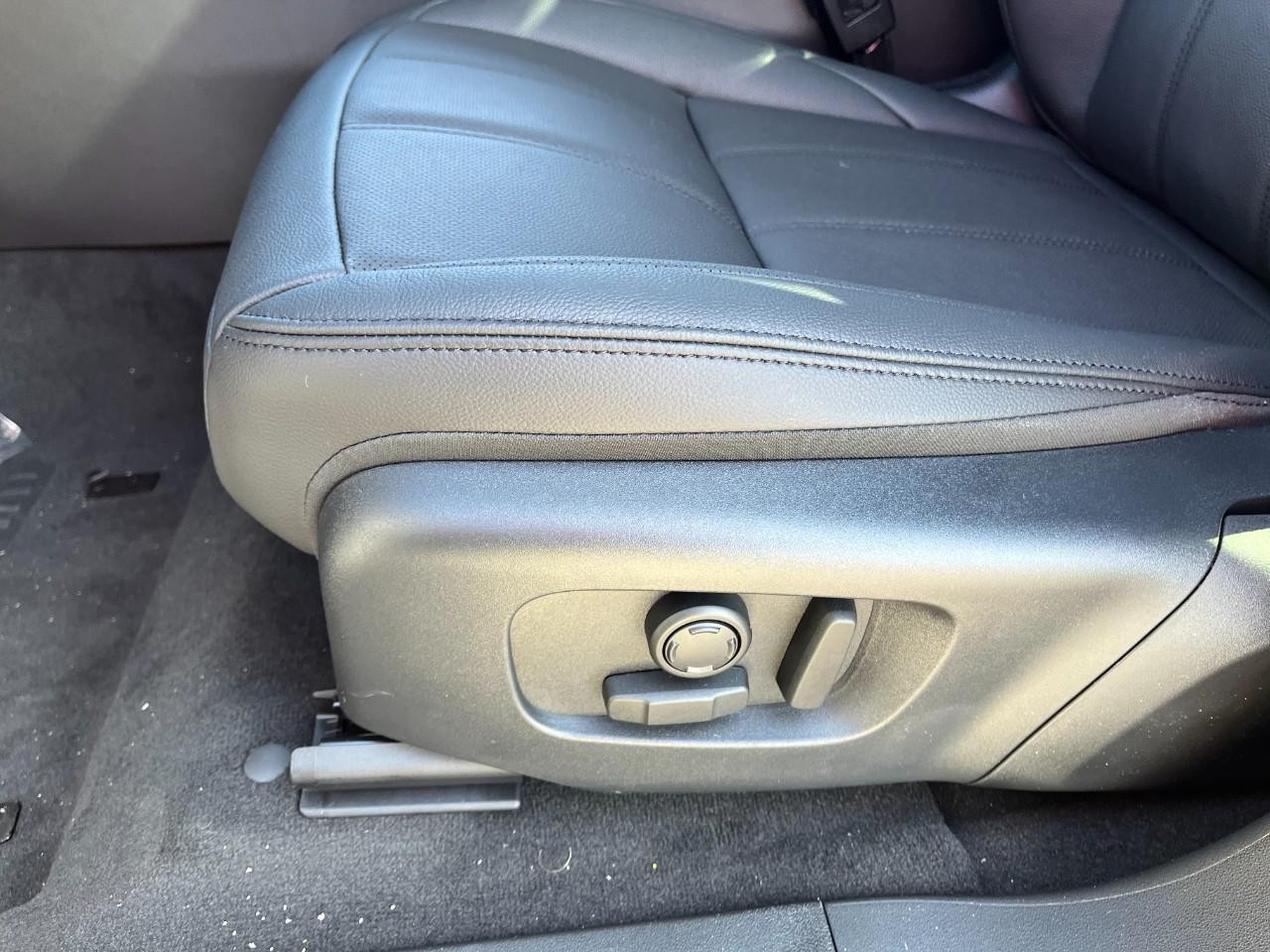 Land Rover Range Rover Evoque Vehicle Full-screen Gallery Image 34