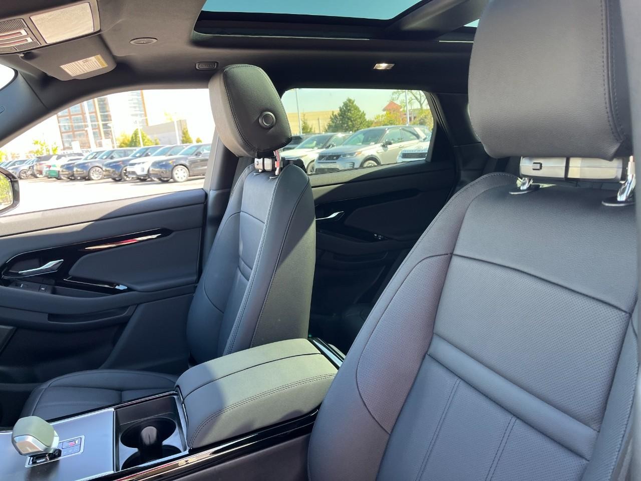 Land Rover Range Rover Evoque Vehicle Full-screen Gallery Image 35