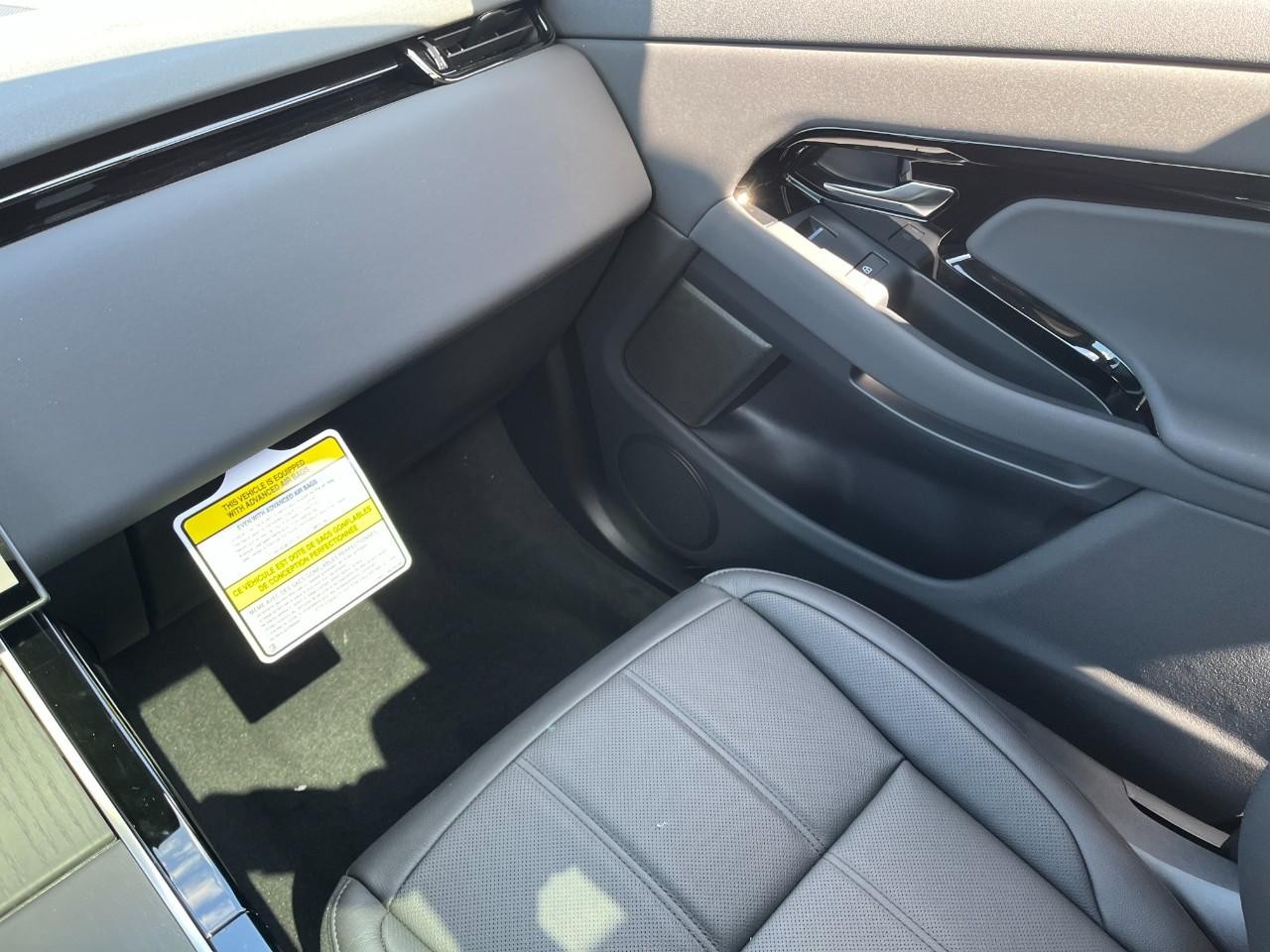 Land Rover Range Rover Evoque Vehicle Full-screen Gallery Image 20