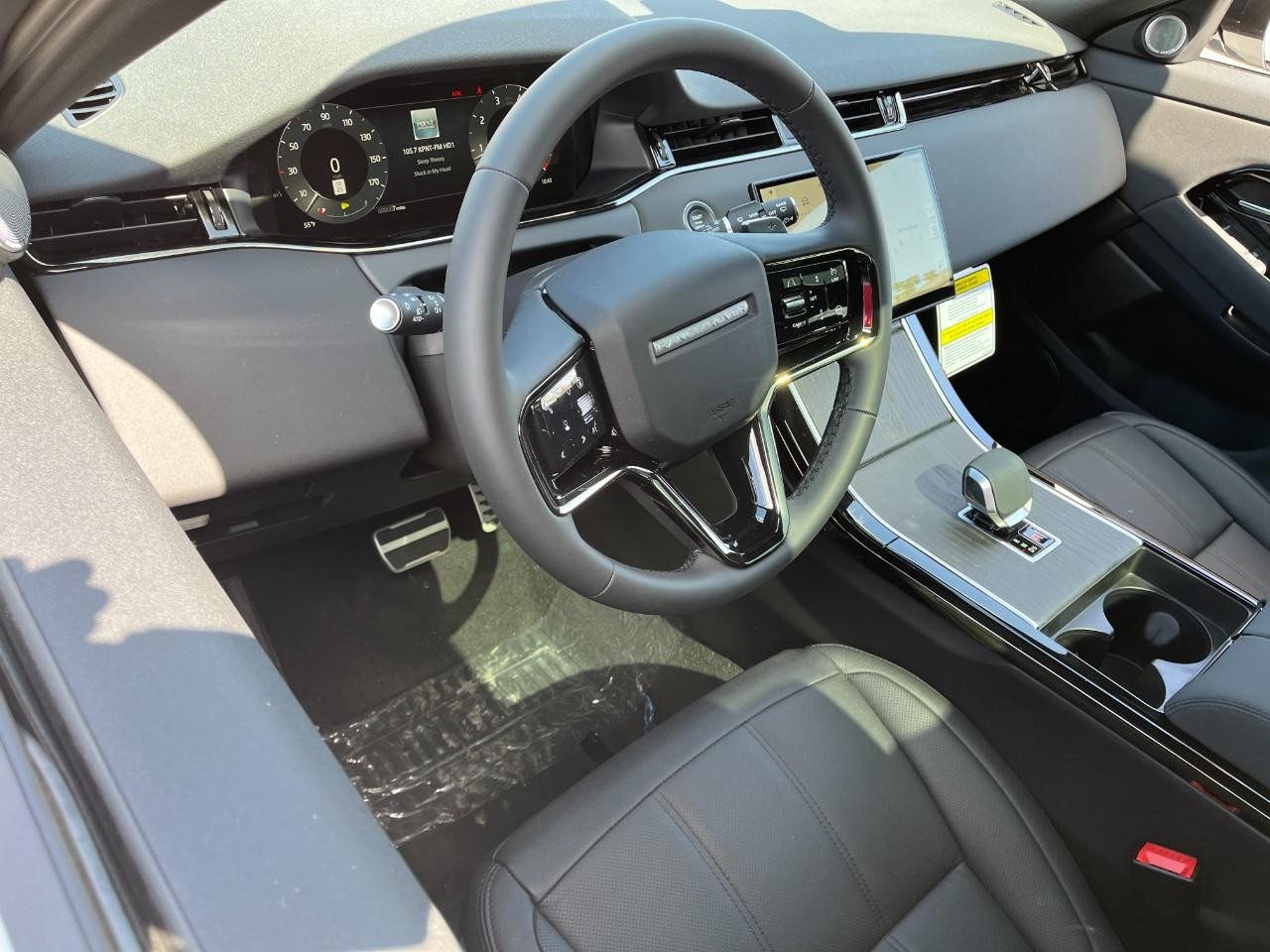 Land Rover Range Rover Evoque Vehicle Full-screen Gallery Image 21