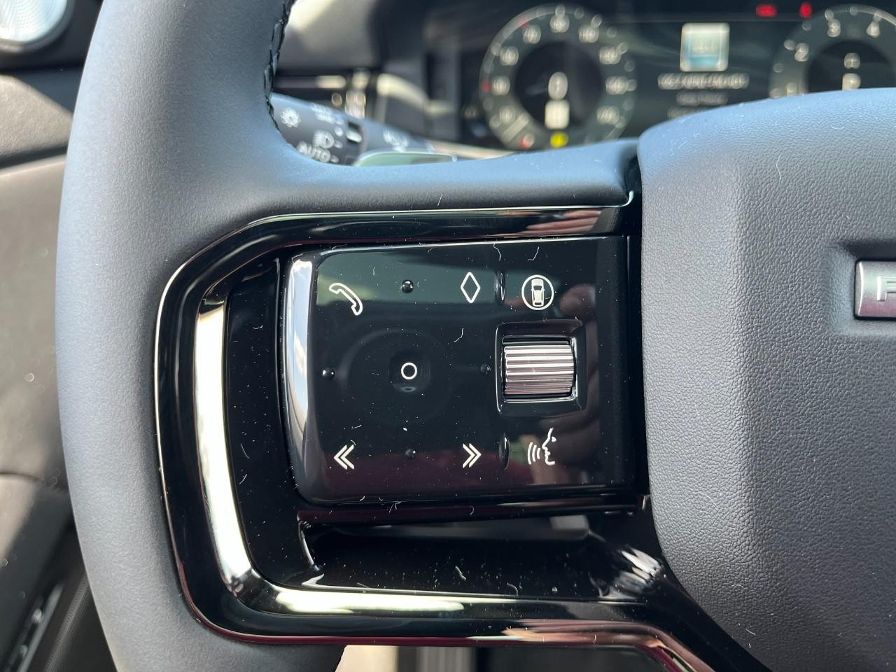 Land Rover Range Rover Evoque Vehicle Full-screen Gallery Image 22