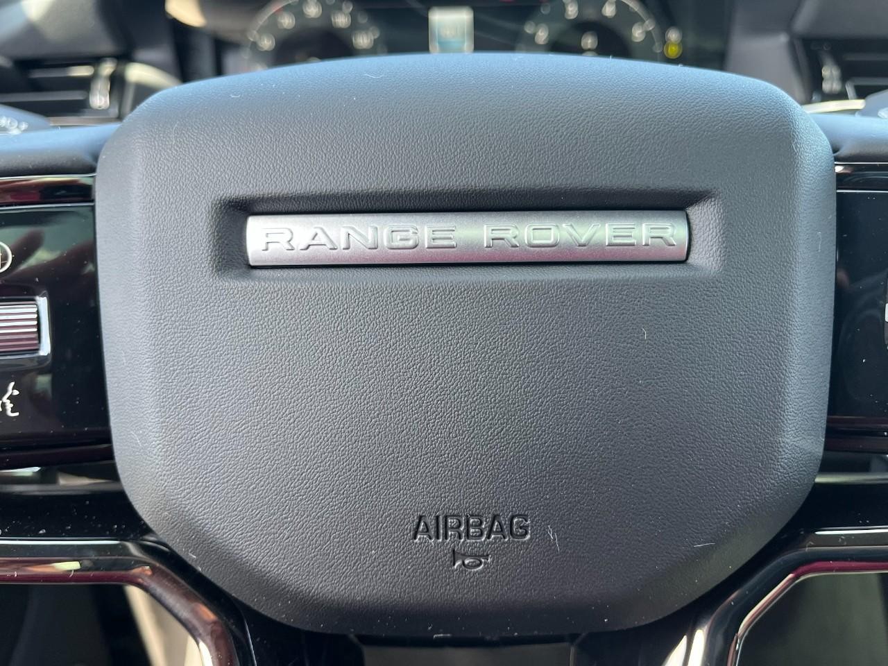 Land Rover Range Rover Evoque Vehicle Full-screen Gallery Image 23