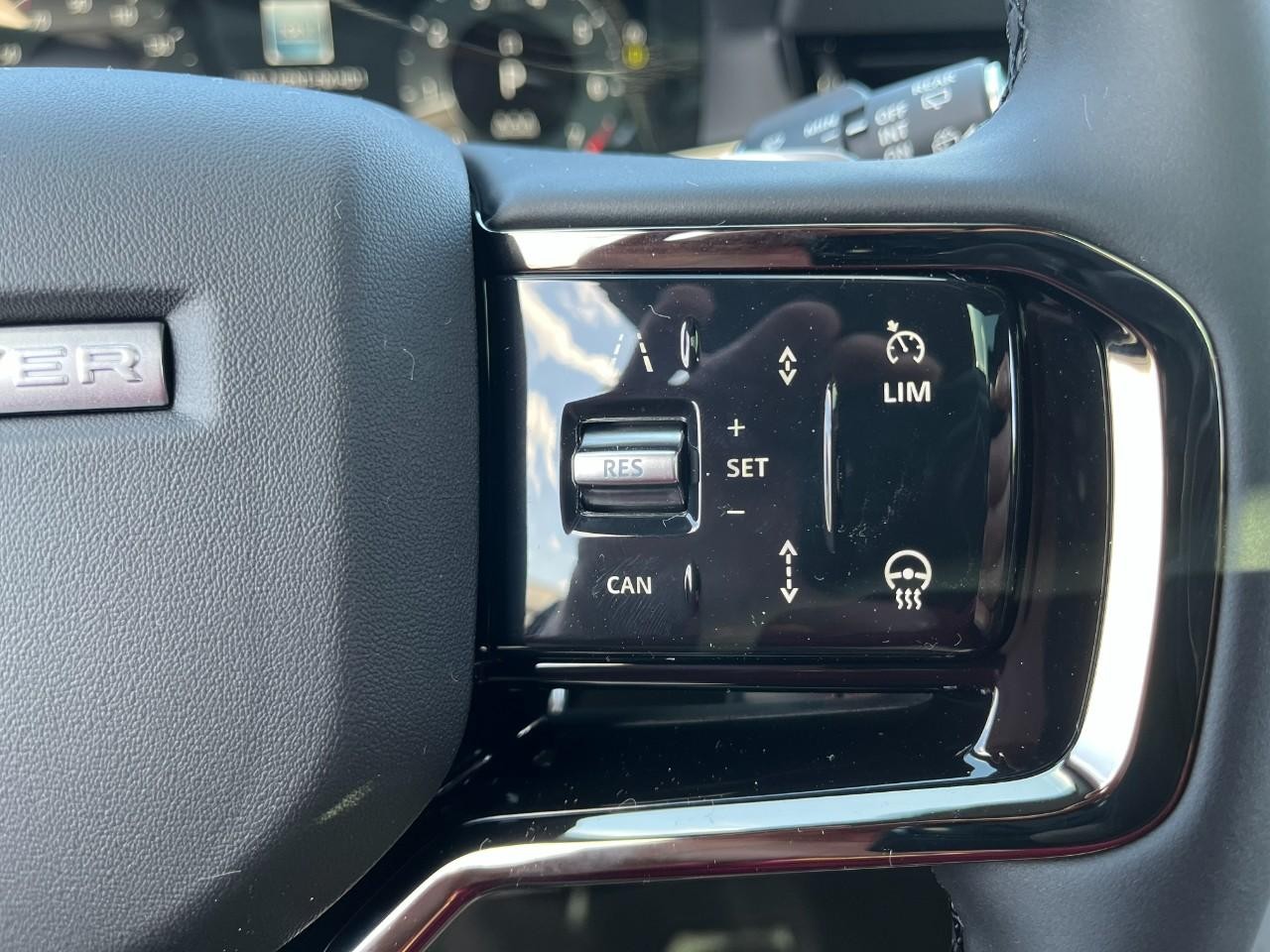 Land Rover Range Rover Evoque Vehicle Full-screen Gallery Image 24