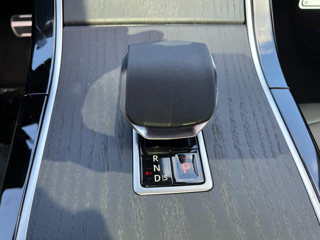 Land Rover Range Rover Evoque Vehicle Full-screen Gallery Image 28