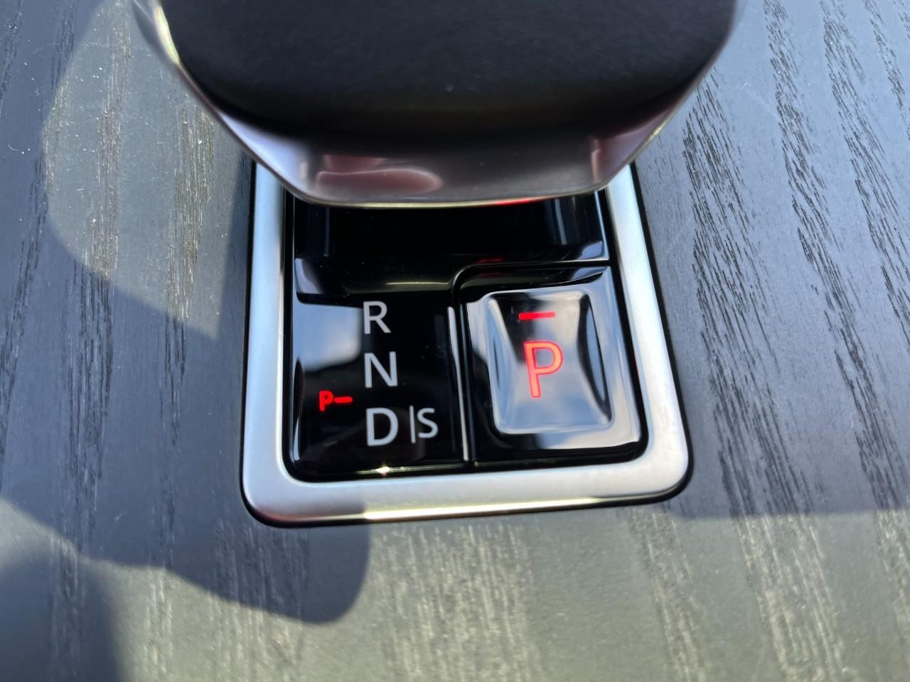 Land Rover Range Rover Evoque Vehicle Full-screen Gallery Image 29