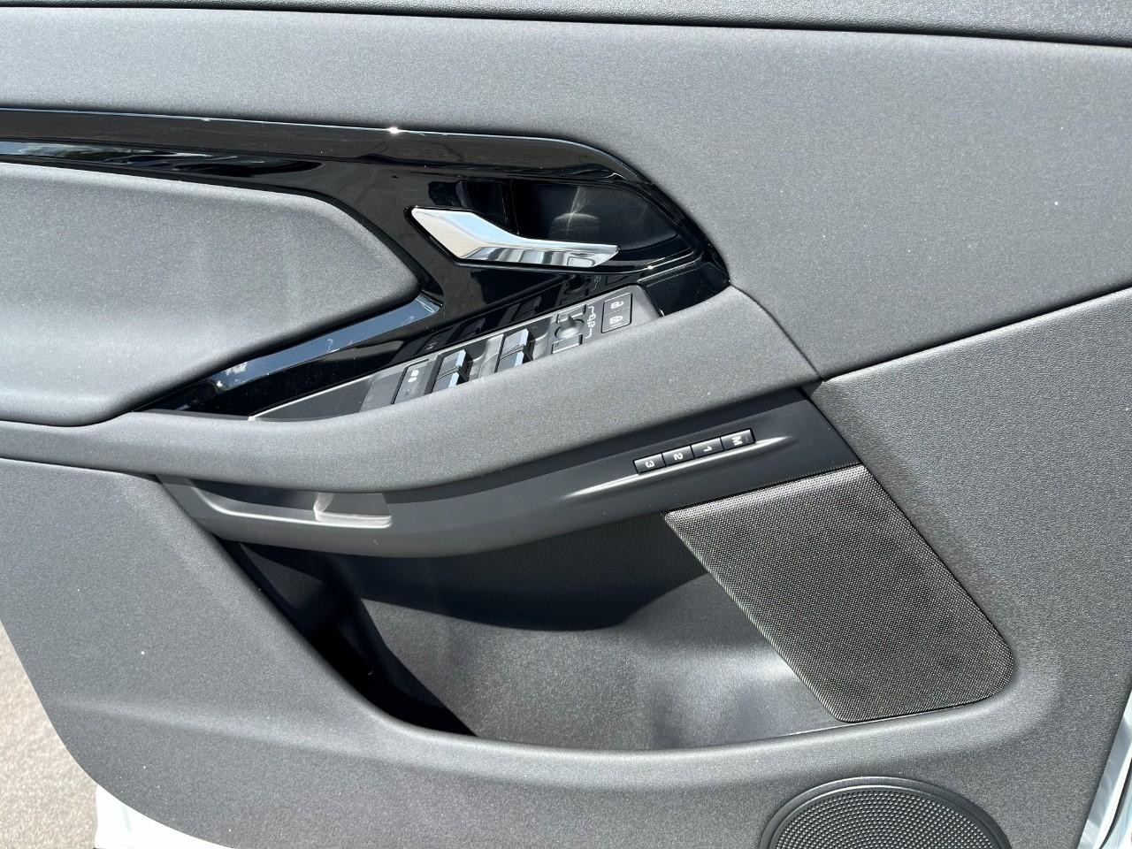 Land Rover Range Rover Evoque Vehicle Full-screen Gallery Image 31