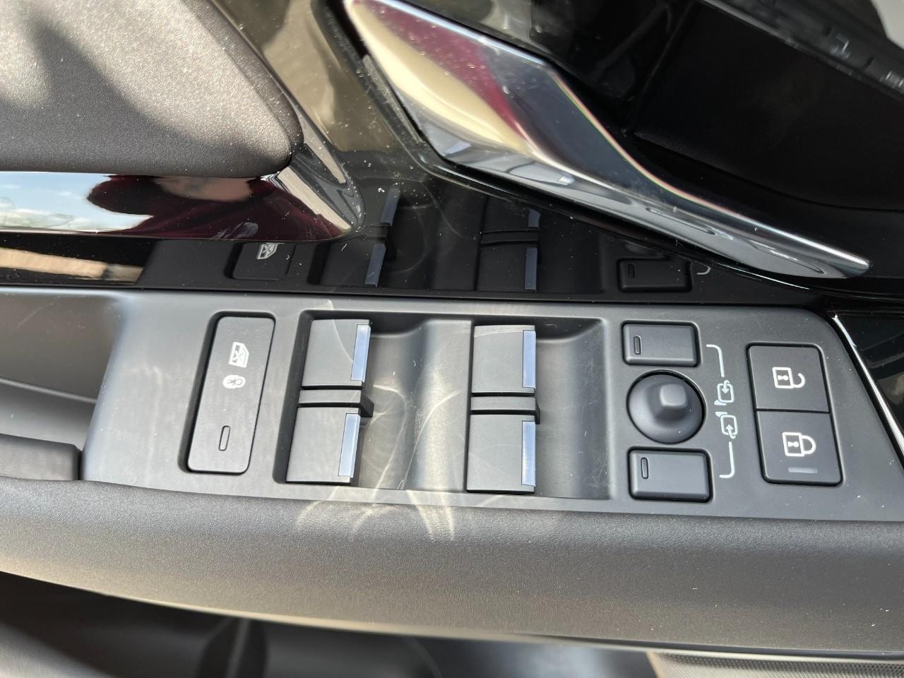 Land Rover Range Rover Evoque Vehicle Full-screen Gallery Image 34