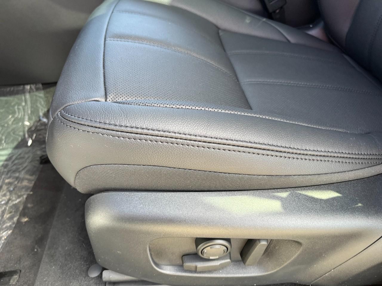 Land Rover Range Rover Evoque Vehicle Full-screen Gallery Image 36