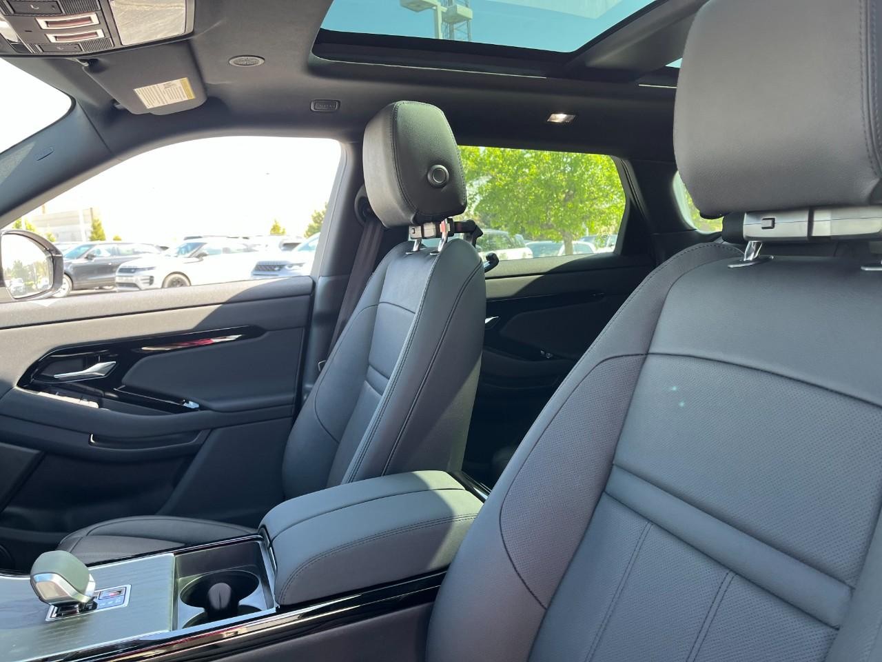 Land Rover Range Rover Evoque Vehicle Full-screen Gallery Image 37