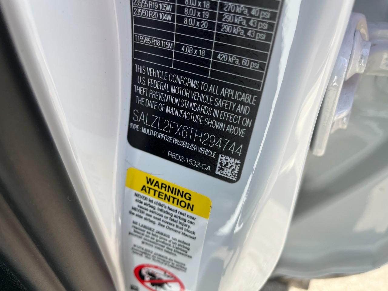 Land Rover Range Rover Evoque Vehicle Full-screen Gallery Image 39