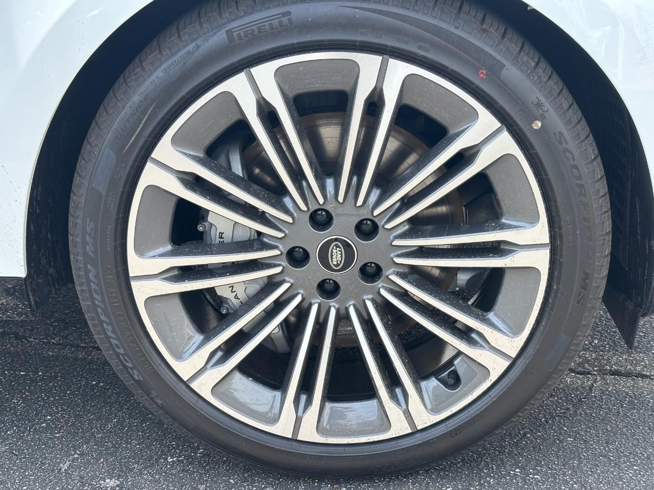 Land Rover Range Rover Vehicle Full-screen Gallery Image 5