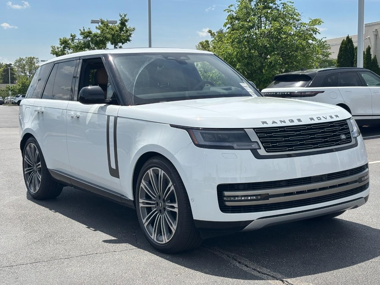 Land Rover Range Rover Vehicle Full-screen Gallery Image 6