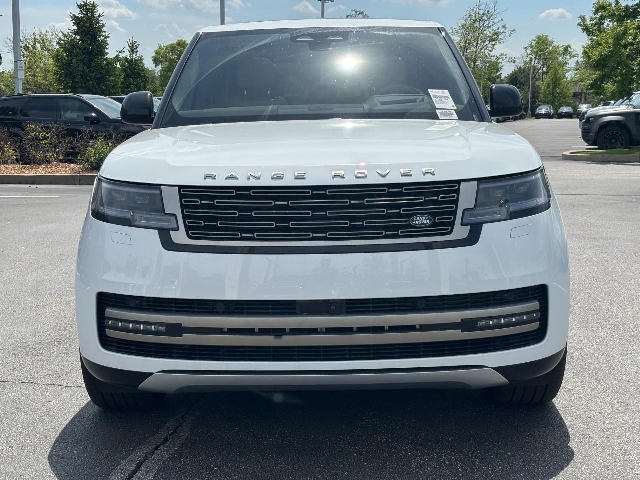 Land Rover Range Rover Vehicle Full-screen Gallery Image 7