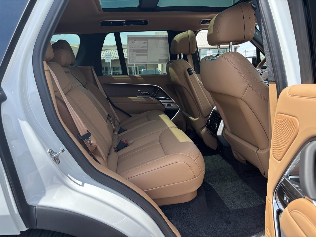 Land Rover Range Rover Vehicle Full-screen Gallery Image 13