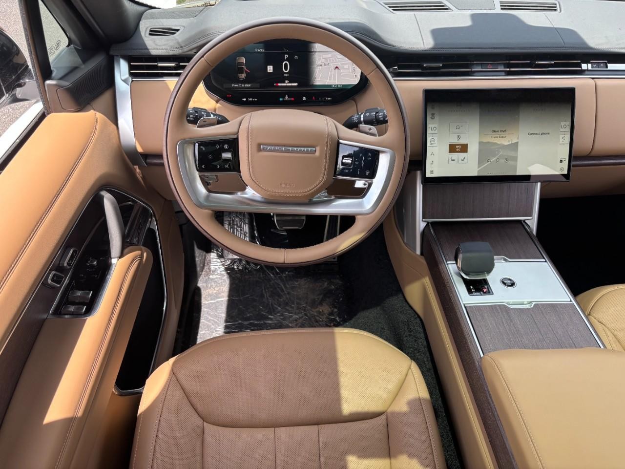 Land Rover Range Rover Vehicle Full-screen Gallery Image 15