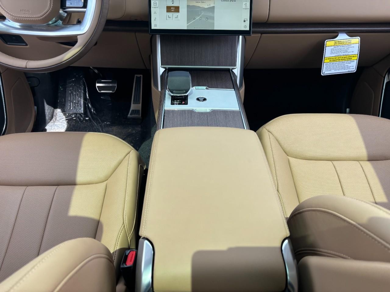 Land Rover Range Rover Vehicle Full-screen Gallery Image 17