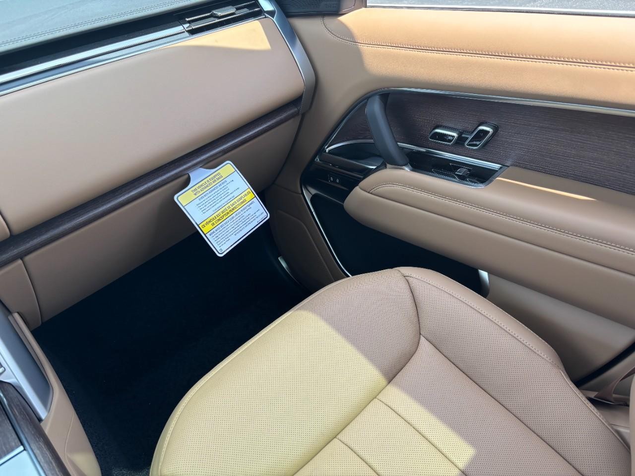 Land Rover Range Rover Vehicle Full-screen Gallery Image 19