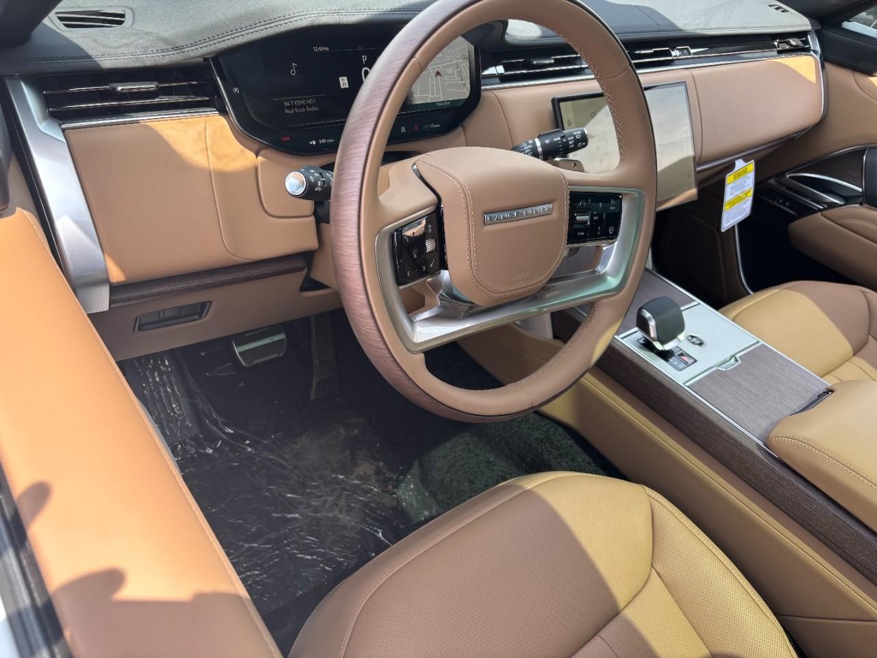 Land Rover Range Rover Vehicle Full-screen Gallery Image 20