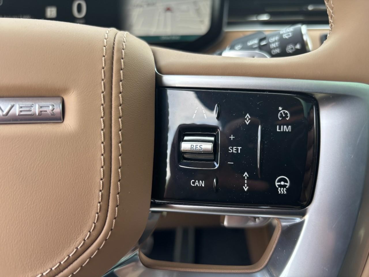 Land Rover Range Rover Vehicle Full-screen Gallery Image 23