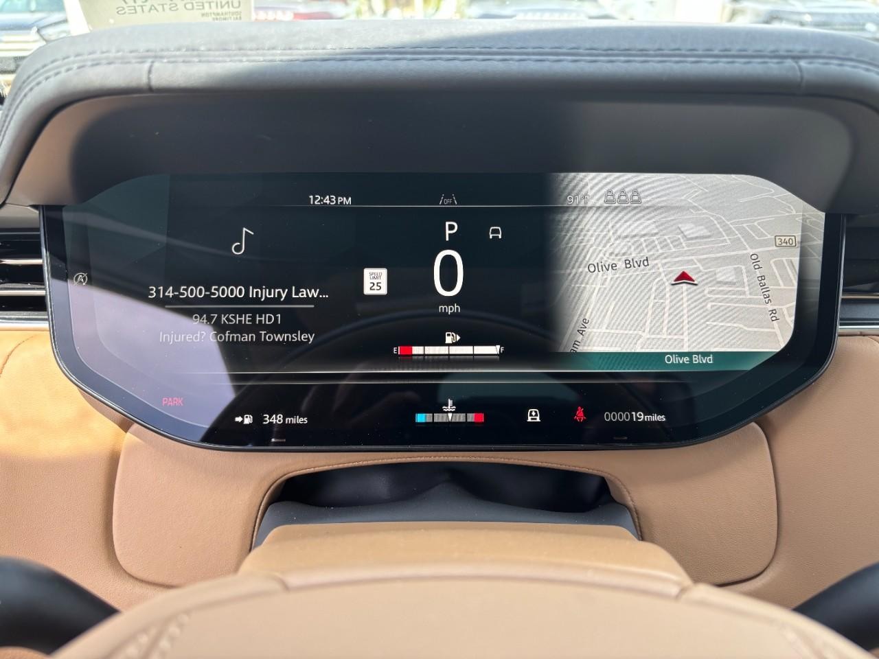 Land Rover Range Rover Vehicle Full-screen Gallery Image 24