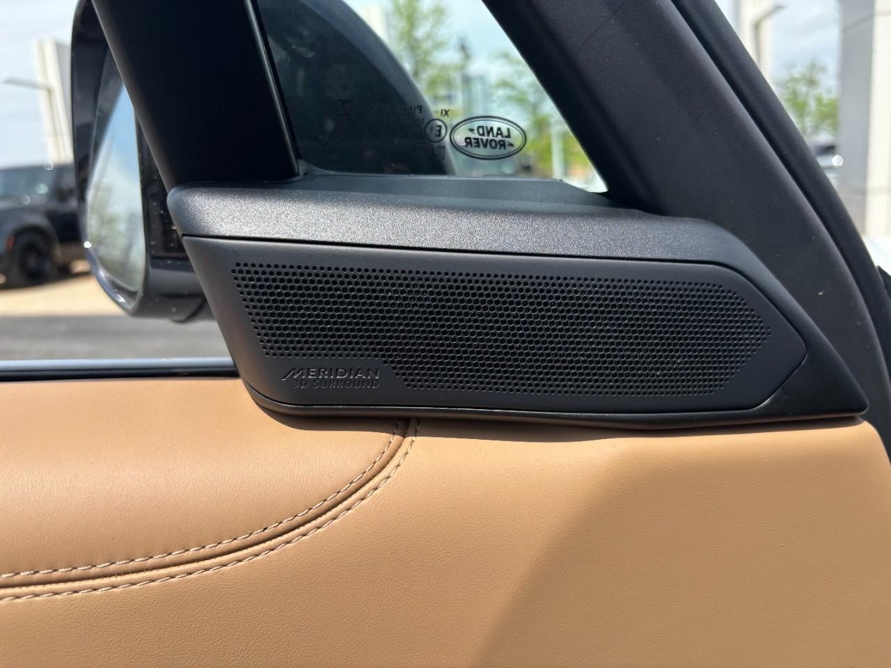 Land Rover Range Rover Vehicle Full-screen Gallery Image 31