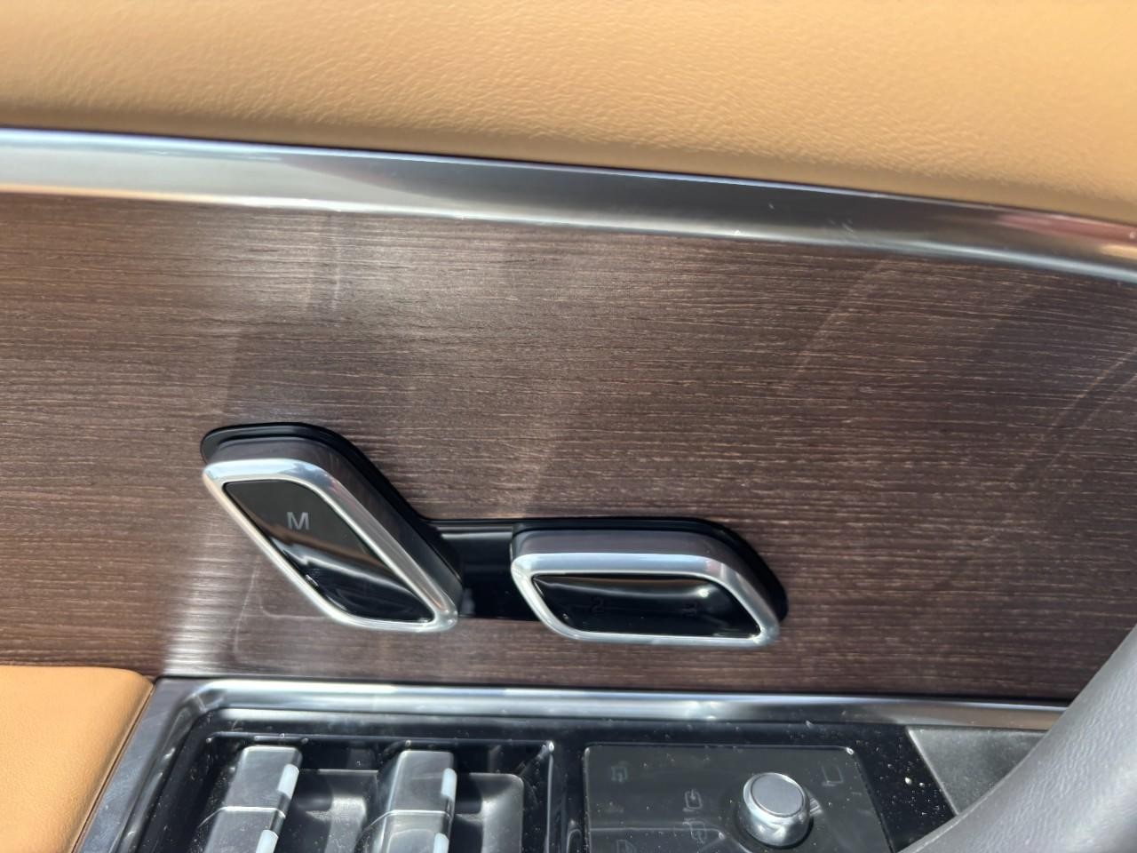 Land Rover Range Rover Vehicle Full-screen Gallery Image 32