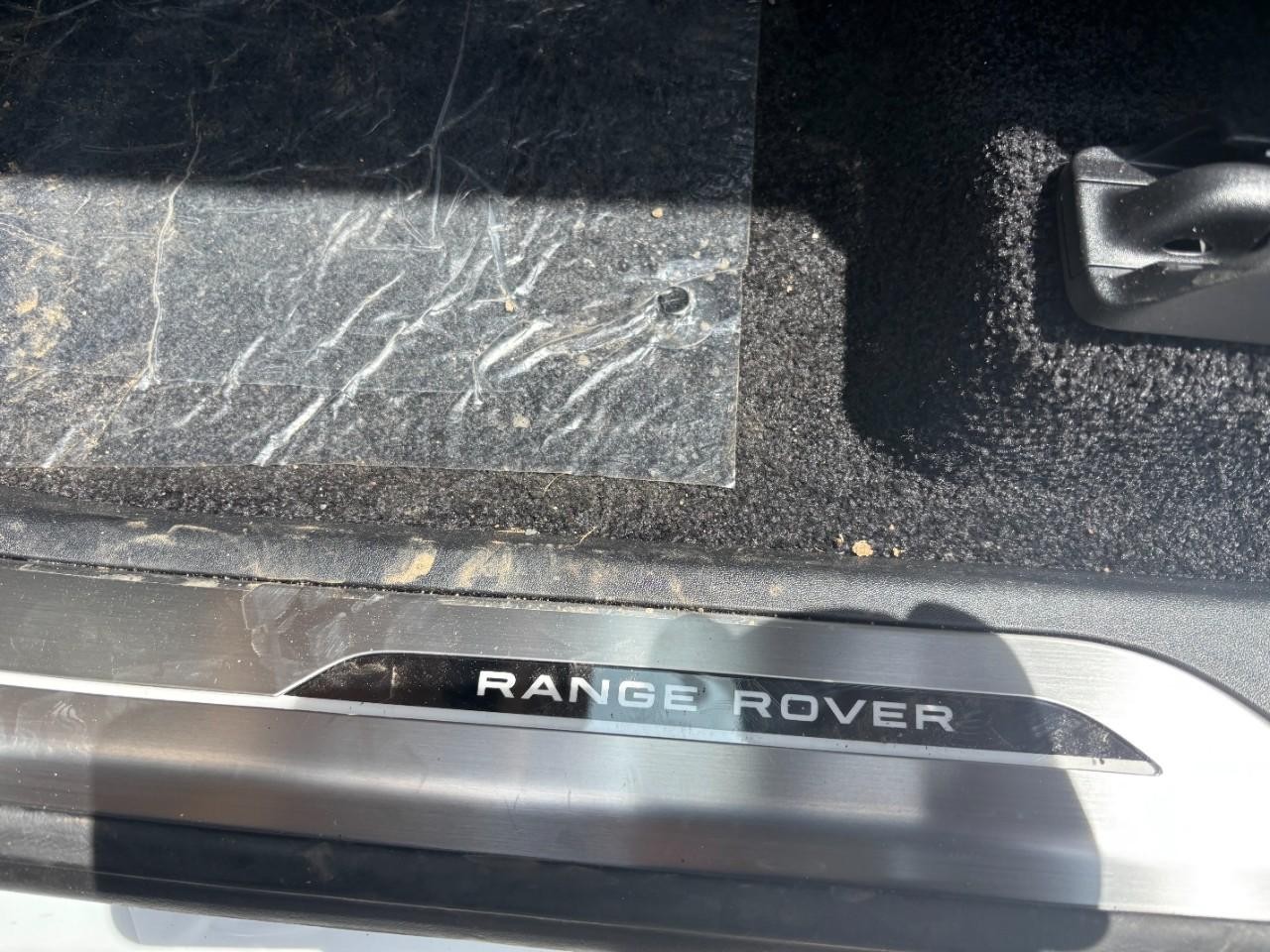 Land Rover Range Rover Vehicle Full-screen Gallery Image 35