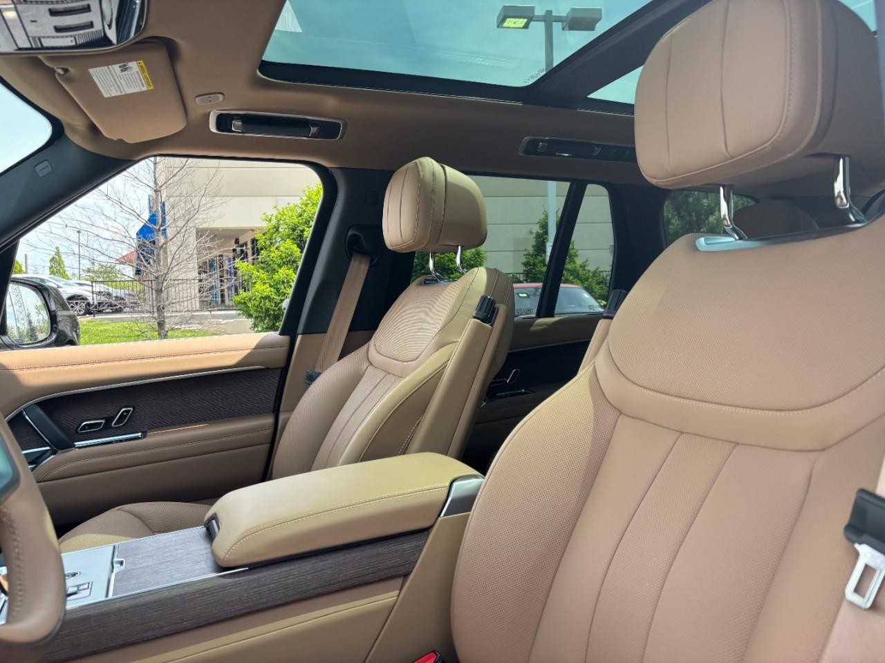 Land Rover Range Rover Vehicle Full-screen Gallery Image 37