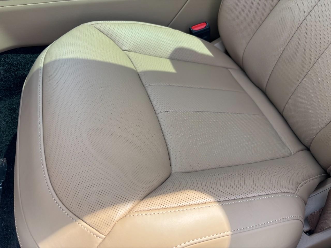 Land Rover Range Rover Vehicle Full-screen Gallery Image 38