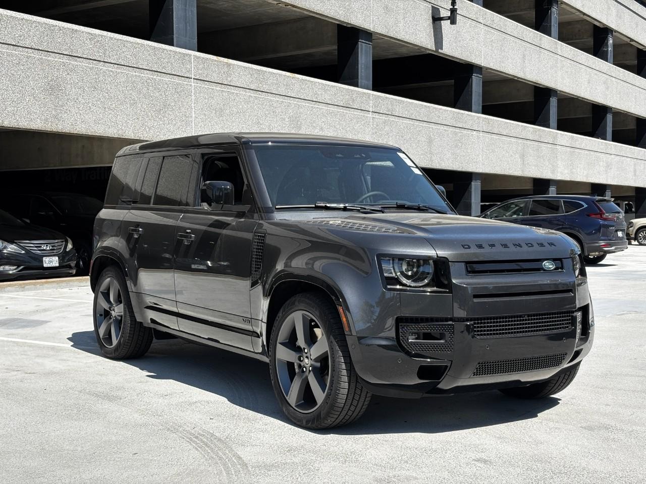 Land Rover Defender Vehicle Full-screen Gallery Image 6
