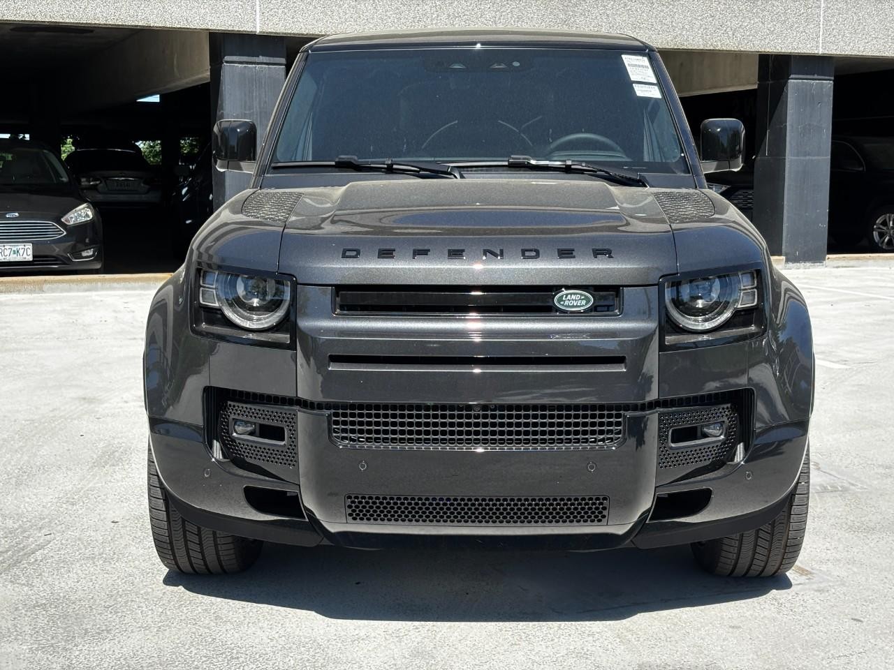 Land Rover Defender Vehicle Full-screen Gallery Image 7