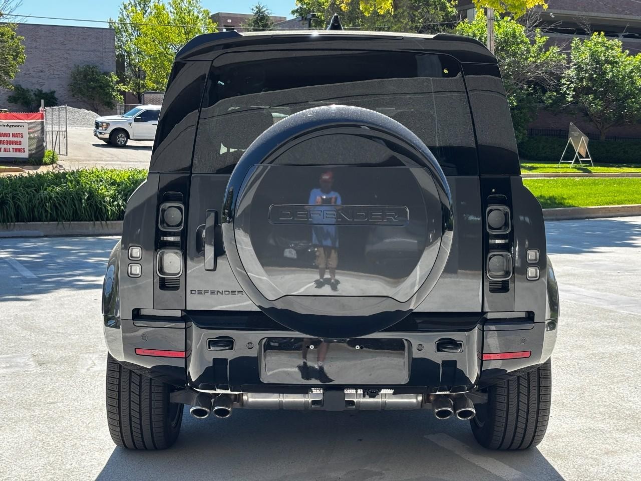 Land Rover Defender Vehicle Full-screen Gallery Image 10