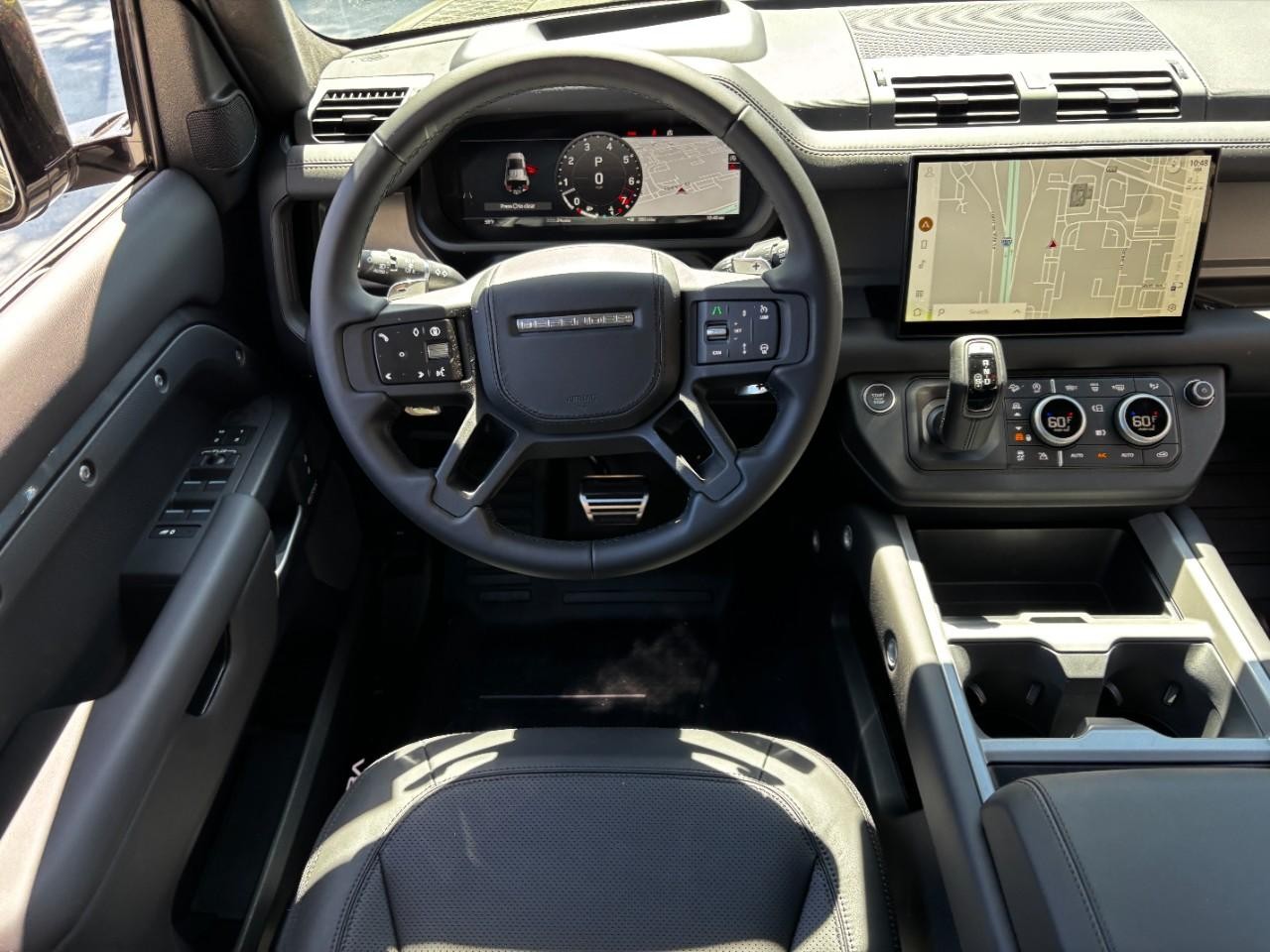 Land Rover Defender Vehicle Full-screen Gallery Image 15