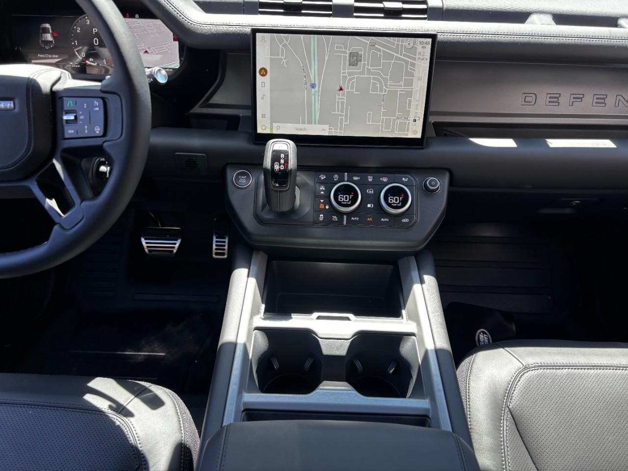 Land Rover Defender Vehicle Full-screen Gallery Image 16