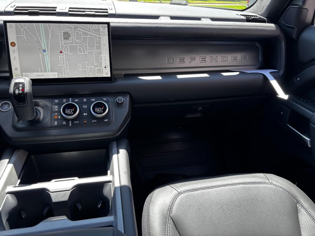 Land Rover Defender Vehicle Full-screen Gallery Image 19