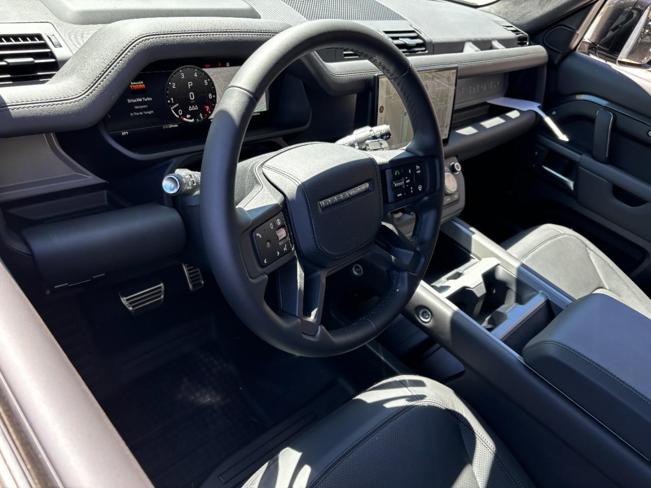 Land Rover Defender Vehicle Full-screen Gallery Image 21