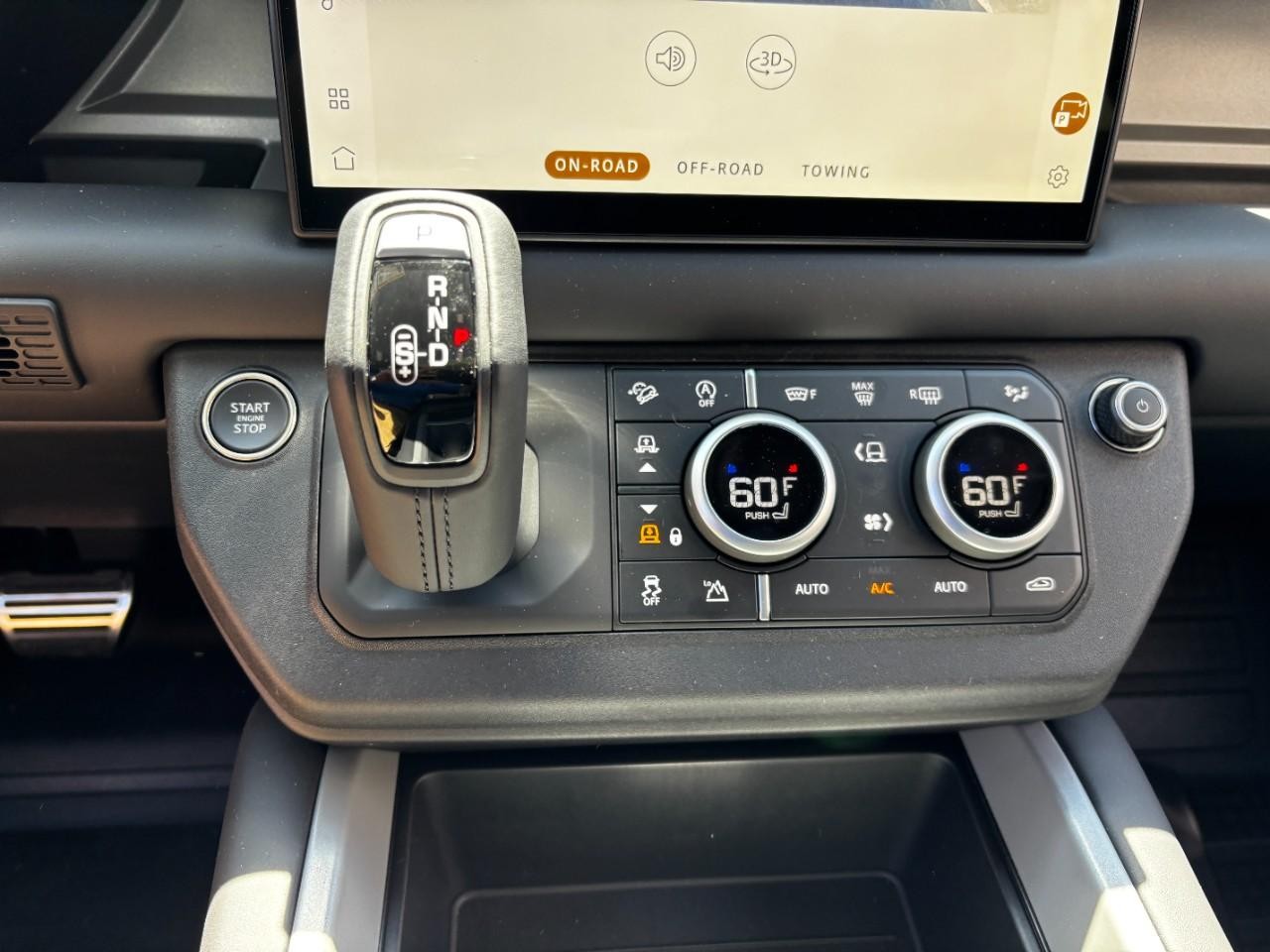 Land Rover Defender Vehicle Full-screen Gallery Image 28