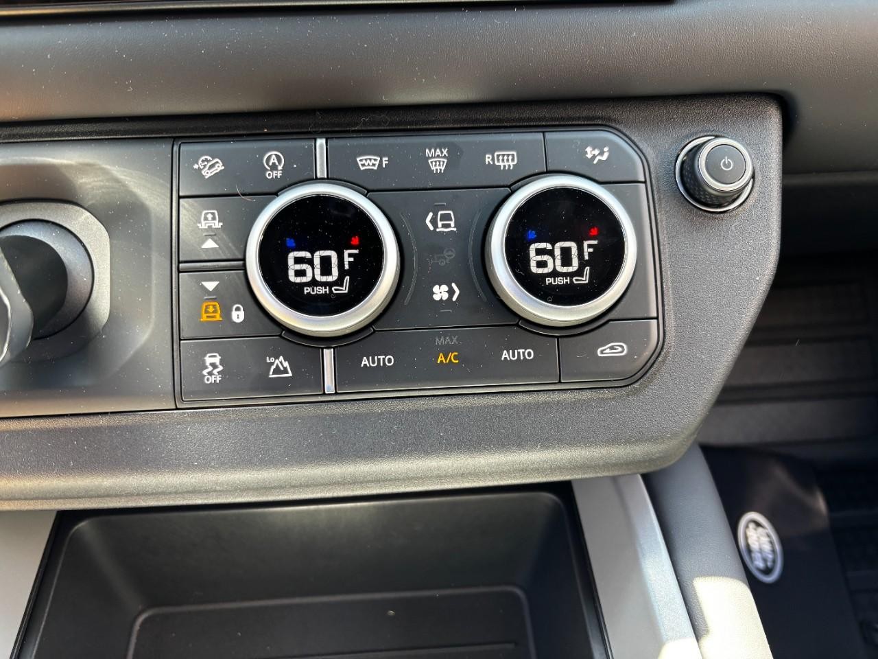 Land Rover Defender Vehicle Full-screen Gallery Image 29