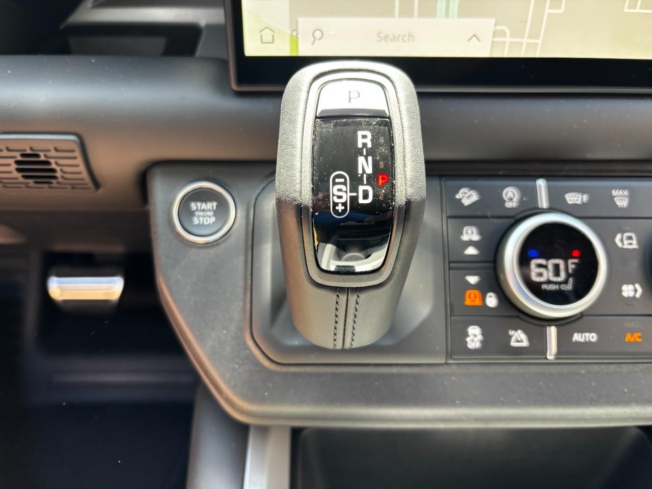 Land Rover Defender Vehicle Full-screen Gallery Image 30