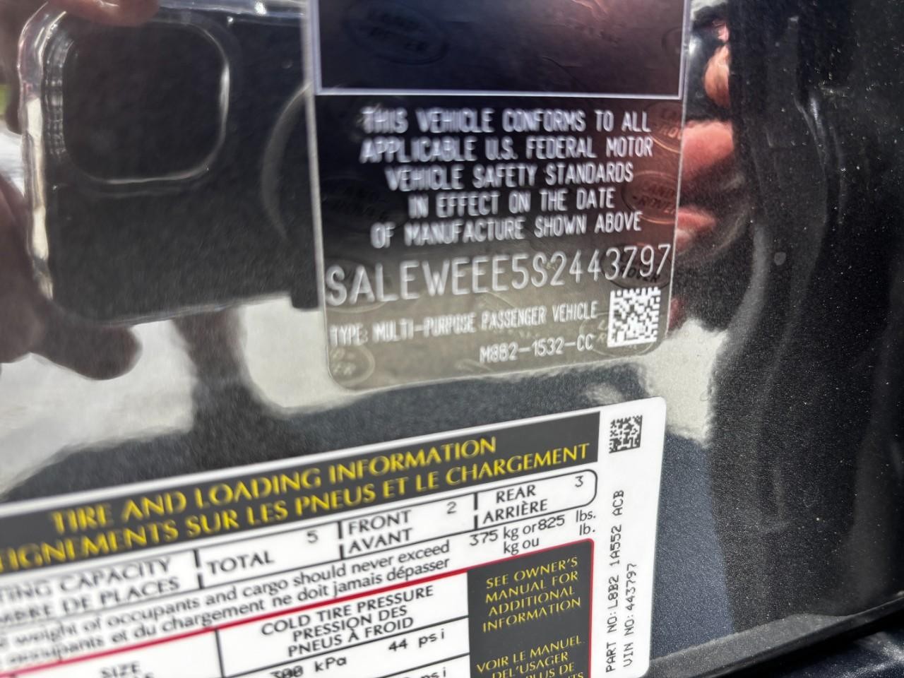 Land Rover Defender Vehicle Full-screen Gallery Image 41