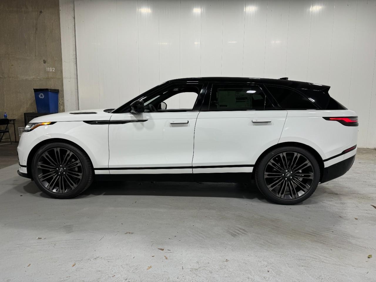 Land Rover Range Rover Velar Vehicle Full-screen Gallery Image 2