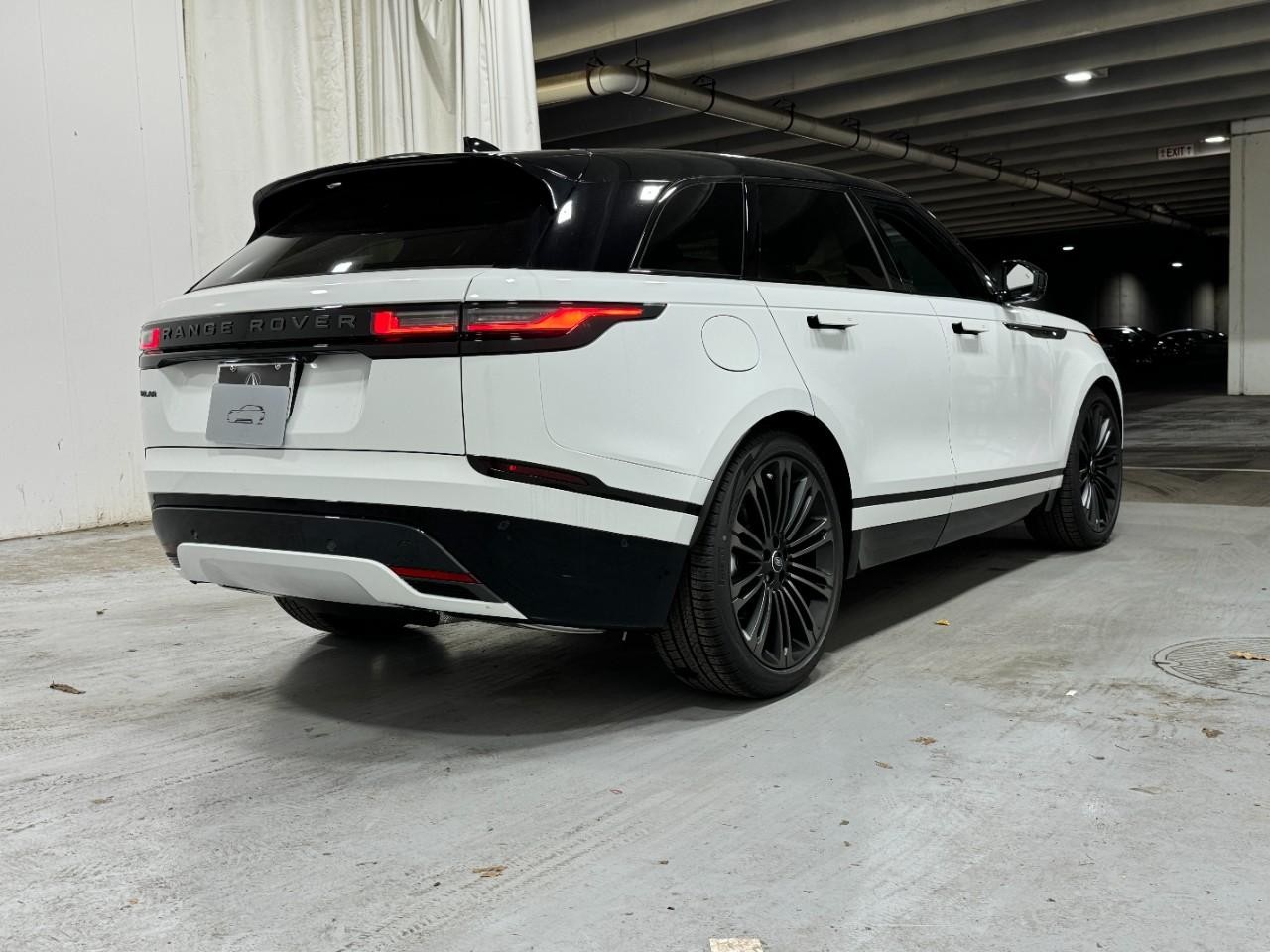 Land Rover Range Rover Velar Vehicle Full-screen Gallery Image 4