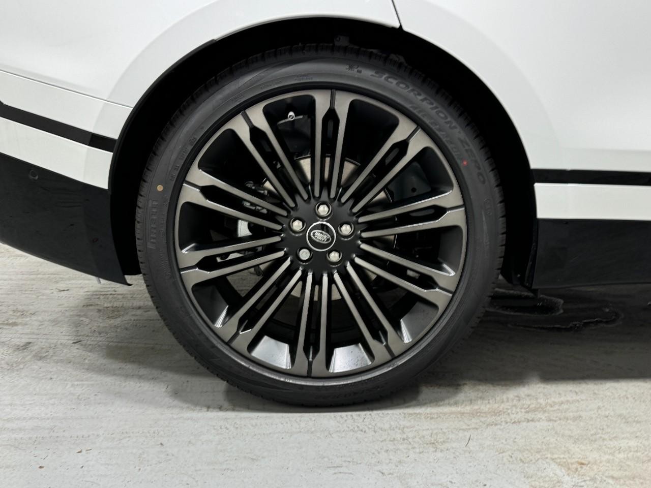 Land Rover Range Rover Velar Vehicle Full-screen Gallery Image 5